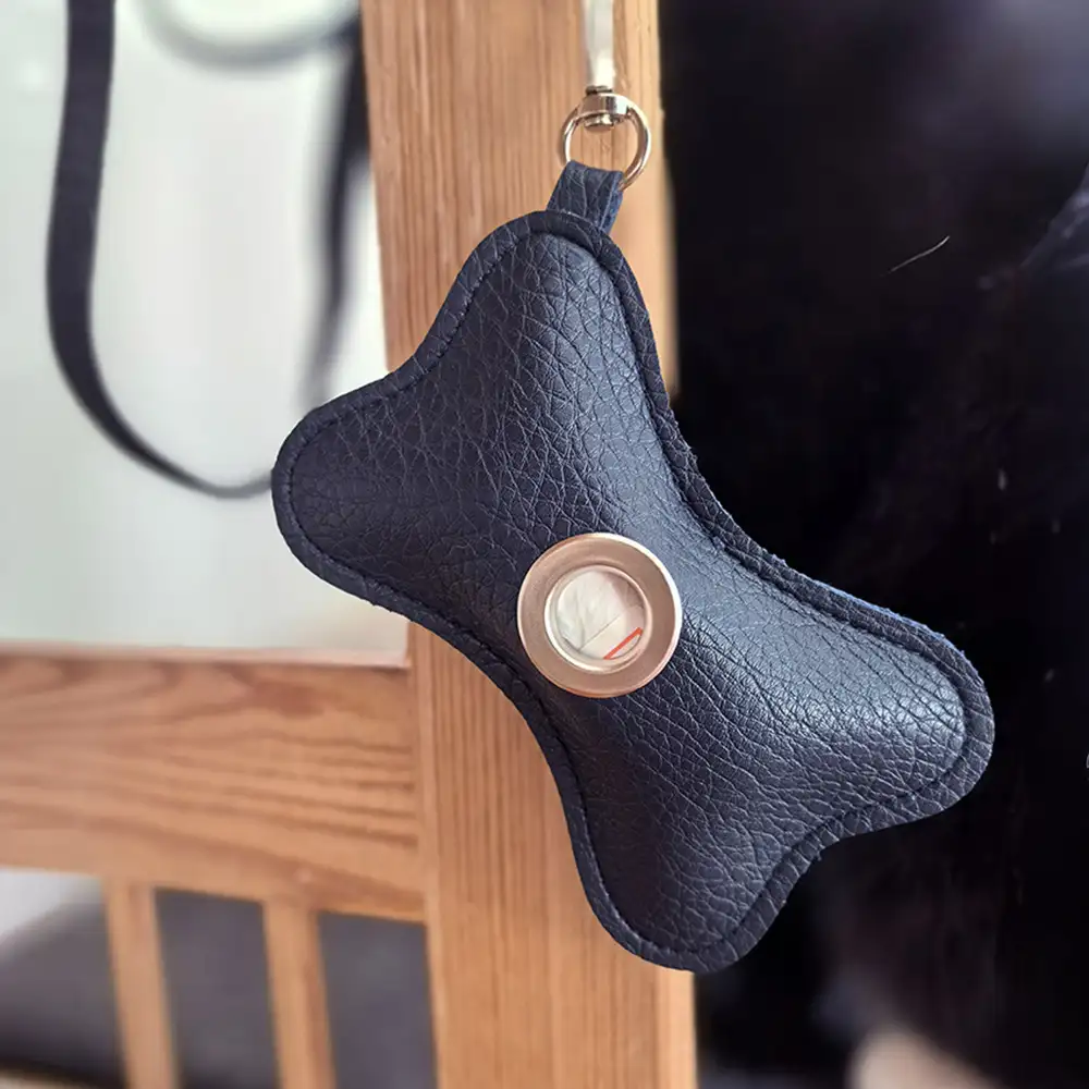 Distributeur de sacs à crottes pour chien en PU cuir portable en forme d'os - Image 3