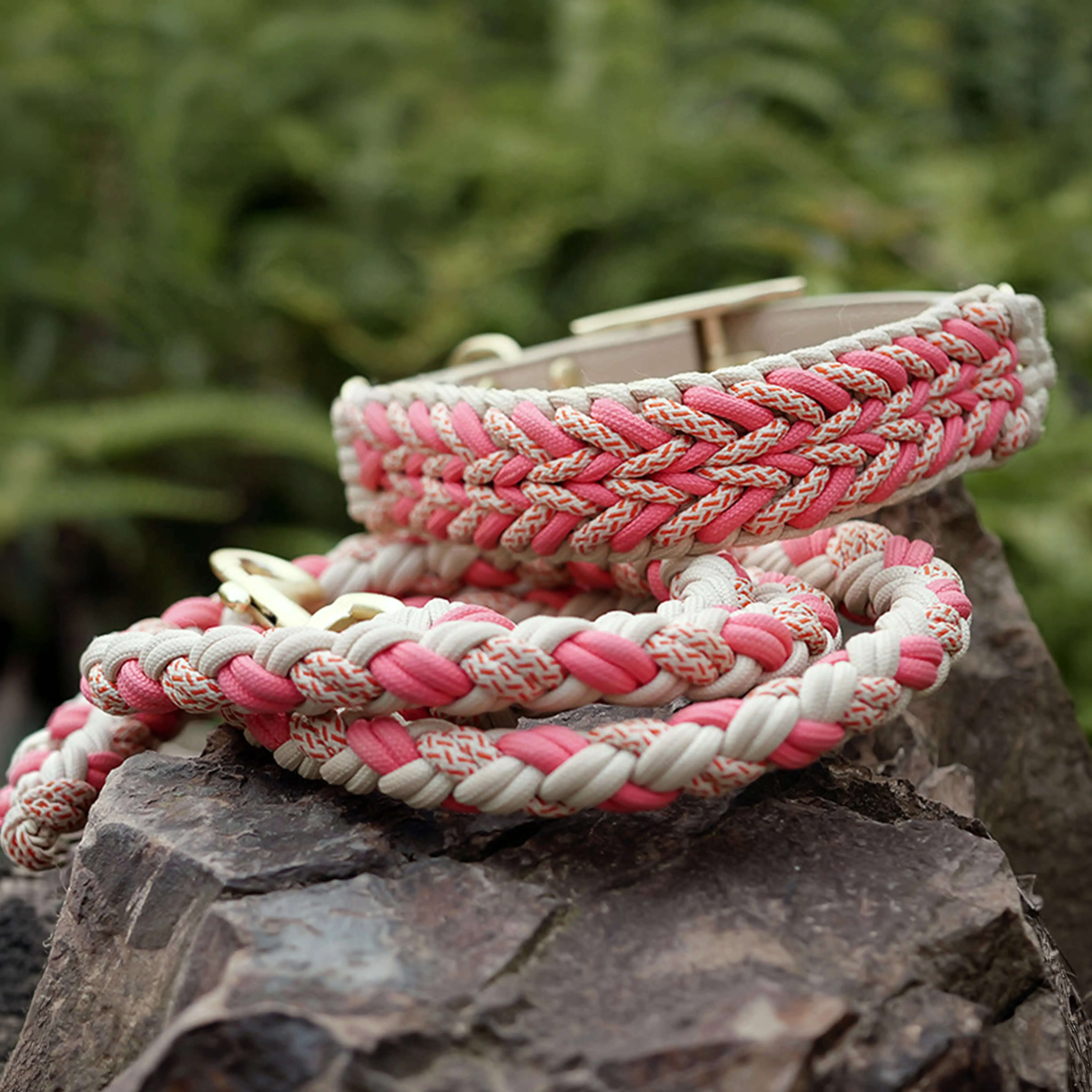 La laisse pour chien en nylon tissée à la main et de qualité supérieure pour chiens de taille moyenne et grande. - Image 7
