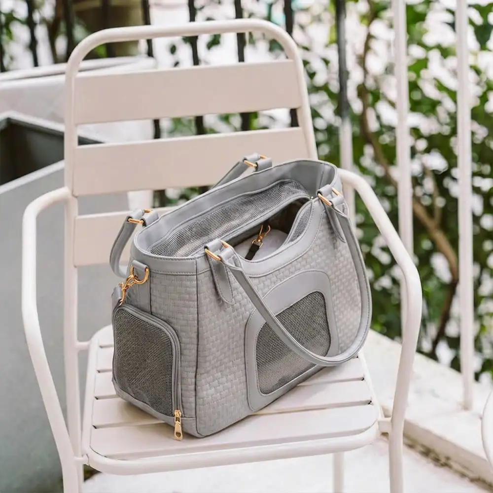 Sac de transport pour animaux en cuir synthétique respirant et portable, adapté pour les chiens et les chats, idéal pour les voyages et les vétérinaires. - Image 6